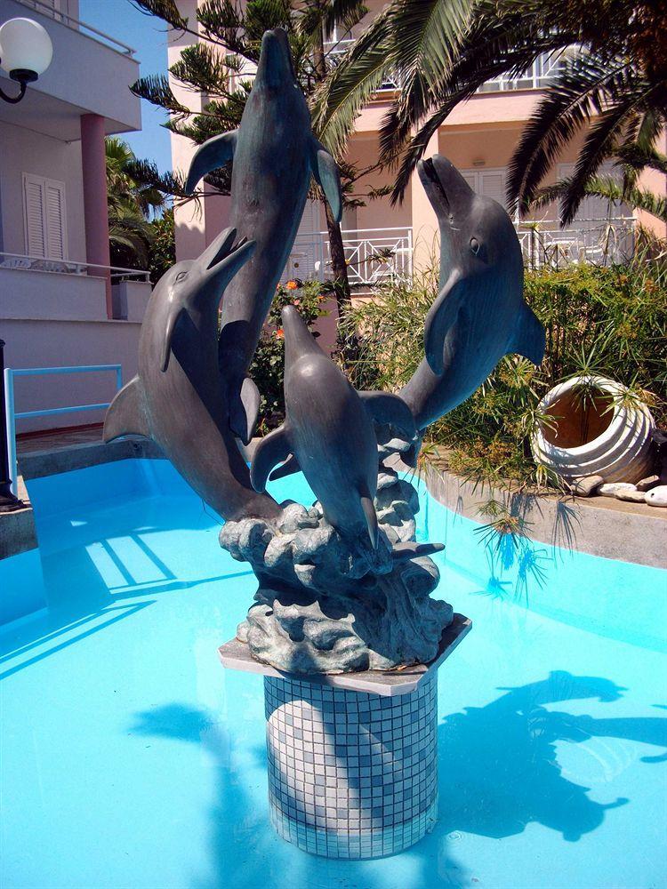 Dolphin Hotel Скопелос Экстерьер фото